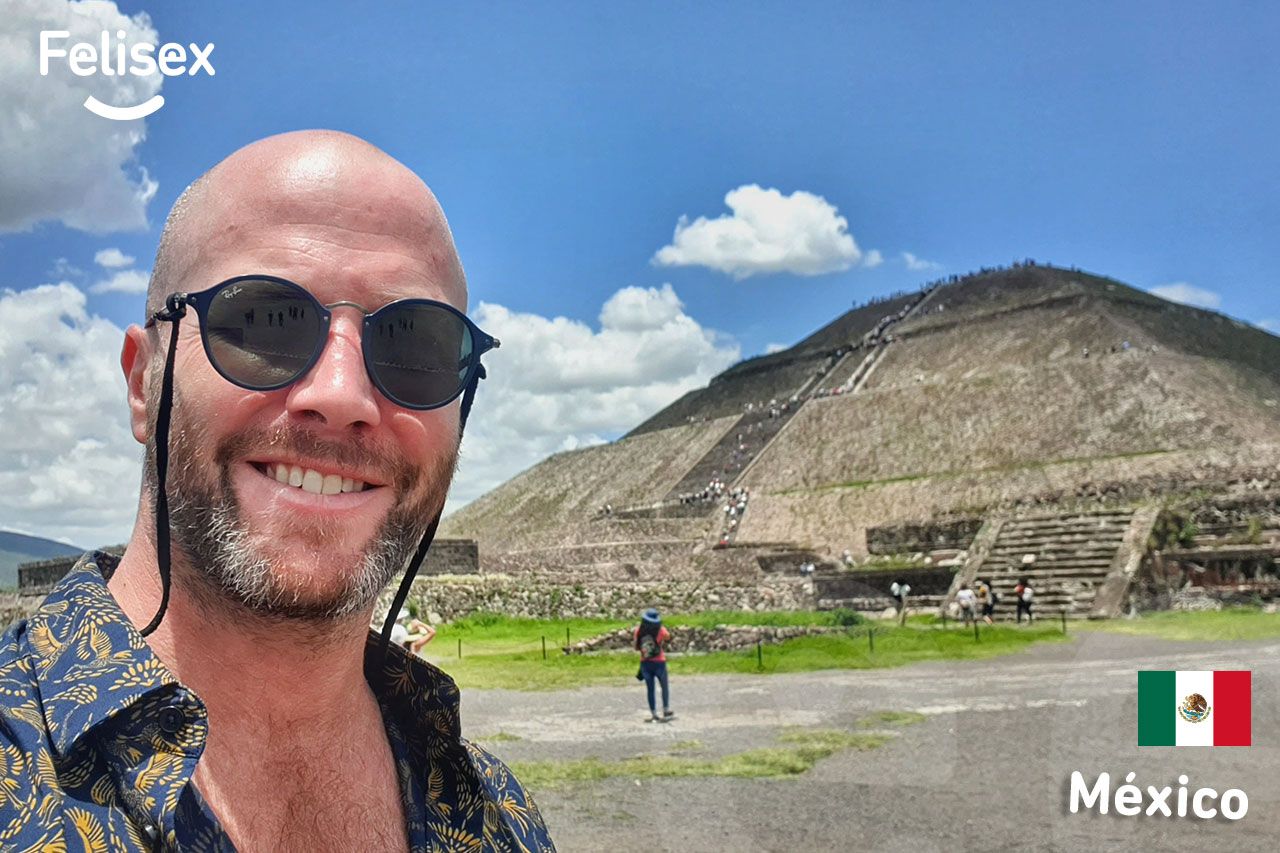 Jaime Sánchez Barceló en Teotihuacán, México durante el proyecto Felisex